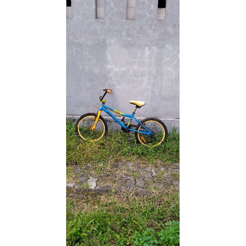 Sepeda anak BMX, merk United type D'Based 20 inchi, bekas pakai, lokasi Bukit Duri.