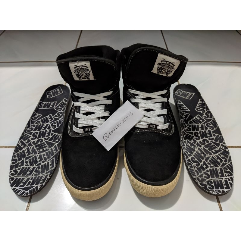Famous FMS Shoes Future High Top Black / White