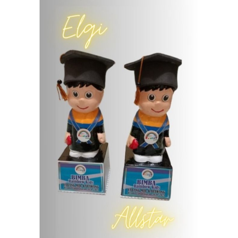 Boneka wisuda,patung wisida