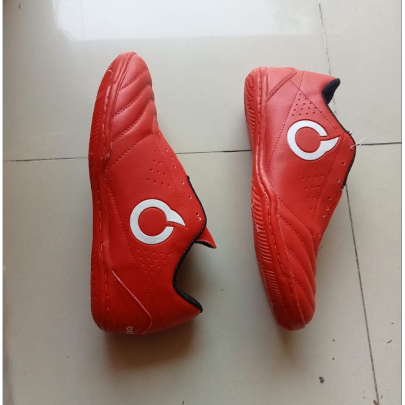 SEPATU FUTSAL OURTUSEIGHT TERLARIS BAHAN KULIT SINTETIS SOL JAHIT KELILING
