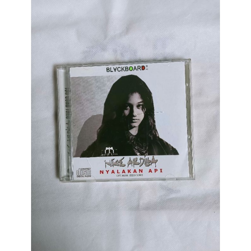 Kaset CD Second -Nike Ardilla "Nyalakan Api"