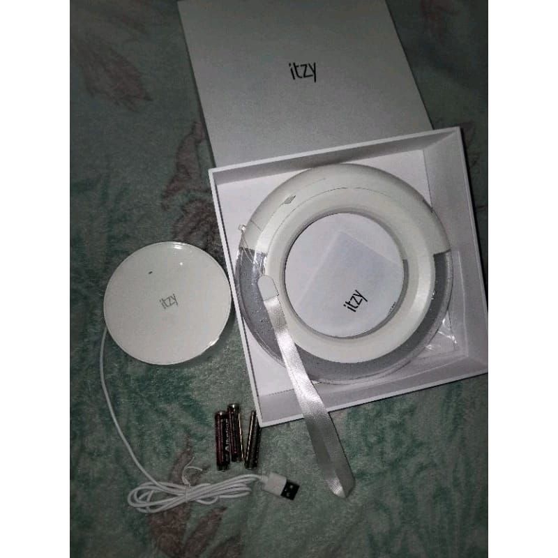 OFFICIAL LIGHTRING ITZY