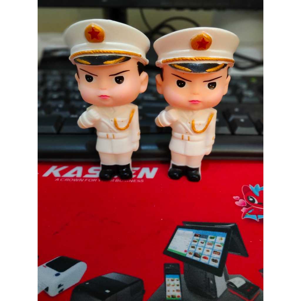 

<^ SJA ^> PAJANGAN KUE ULANG TAHUN KARAKTER PROFESI POLISI / HIASAN TOPPER ULANG TAHUN COSTUM POLISI / DEKORASI KUE ULANG TAHUN POLISI BAJU PUTIH & BIRU