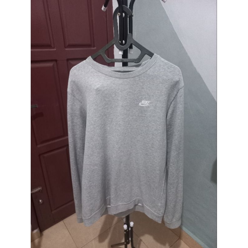 crewneck nike small logo