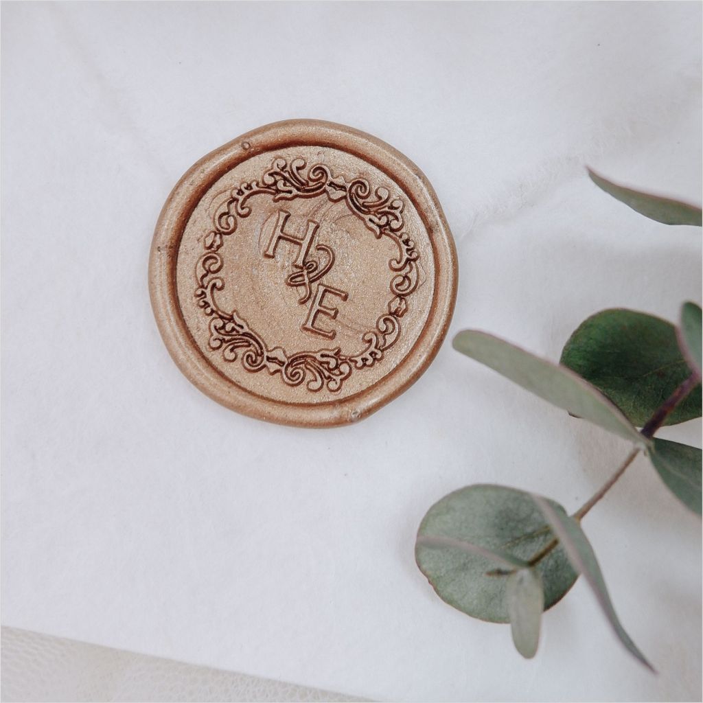 

Wax Seal initial HE / wax seal HE / wax seal undangan / lilin segel undangan / lilin segel / wax seal 3M