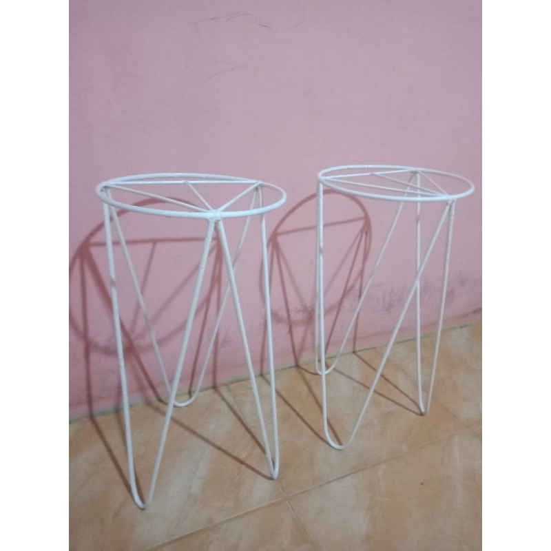 sepasang rak kembang singel