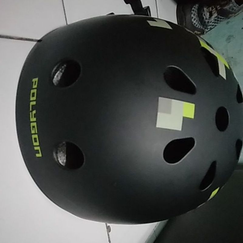 HELM SEPEDA POLYGON