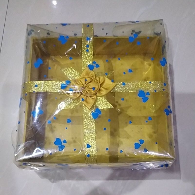 

Kotak Hampers Seserahan Hadiah