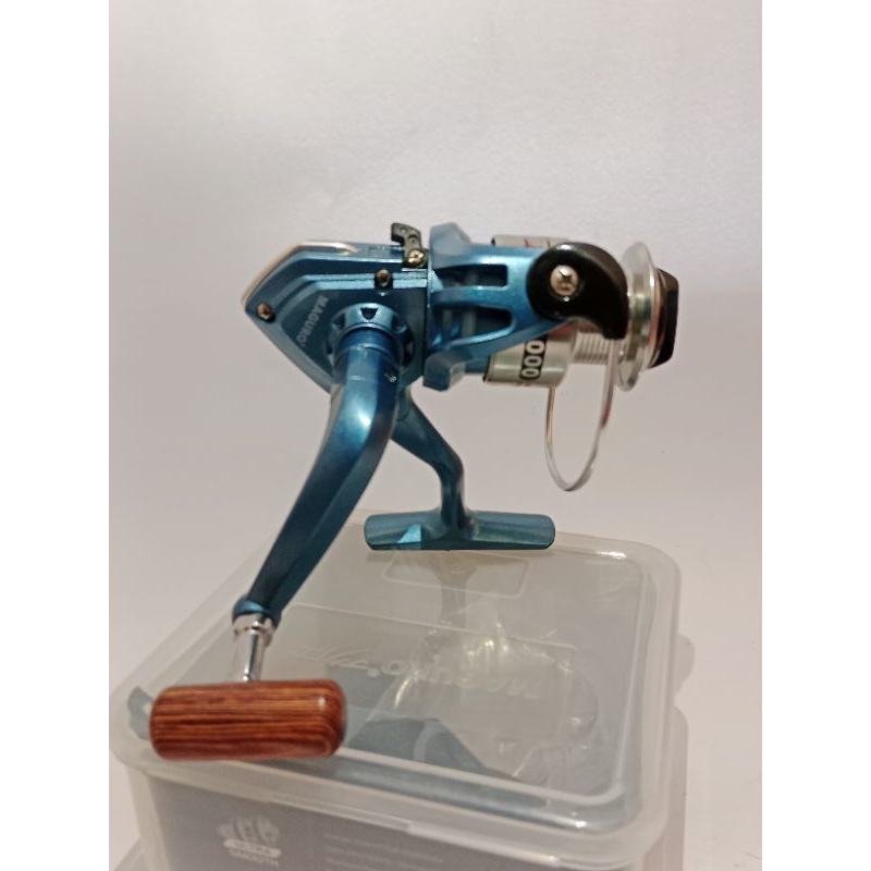 Reel Maguro Bream 1000 speening reel