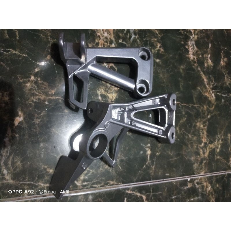 Dudukan postep foot step belakang Kanan kiri Yamaha scorpio
