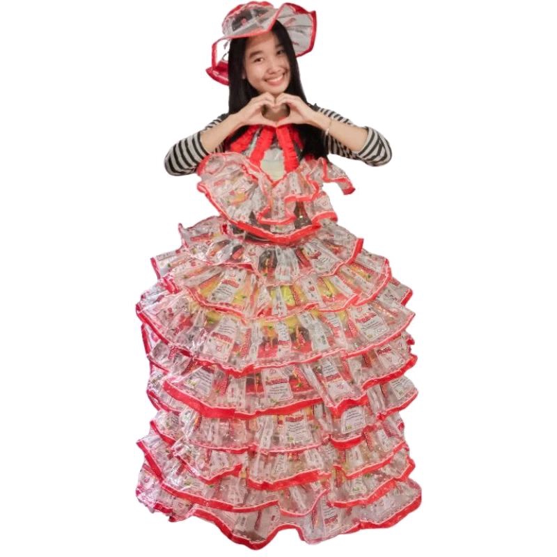 Kostum baju karnaval perempuan dewasa daur ulang plastik