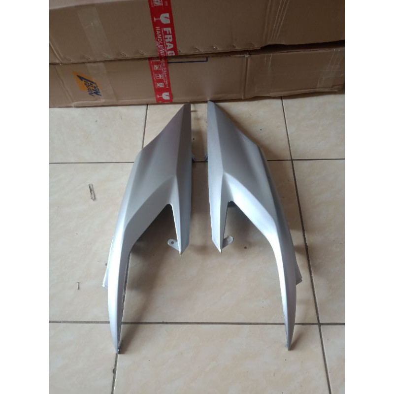 BODY BELAKANG VARIO TECHNO 110 KARBU SILVER