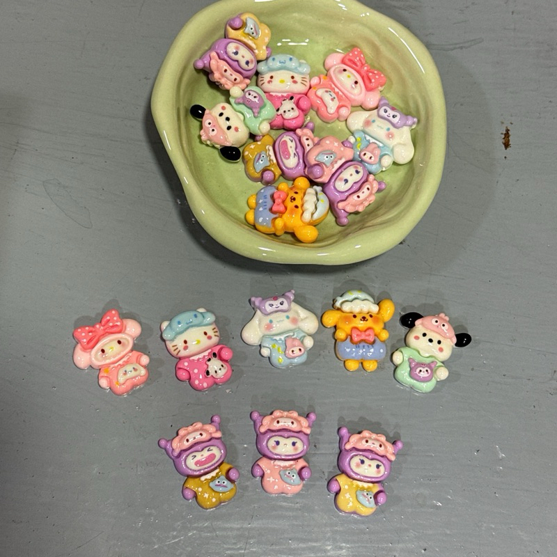 B08 1Set(8Pcs) Resin Clay DIY Glossy (No Lubang) Karakter Sleepwear Sanrio 3cm B08