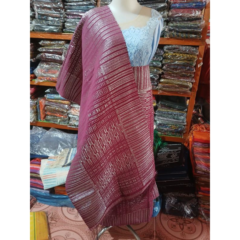 SONGKET TUMTUMAN FULL BENANG KOREA SONGKET PENGANTIN WARNA MANGGIS SILVER TENUN TANGAN TARUTUNG SARU