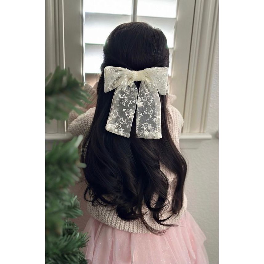 lovely vintage lace bow