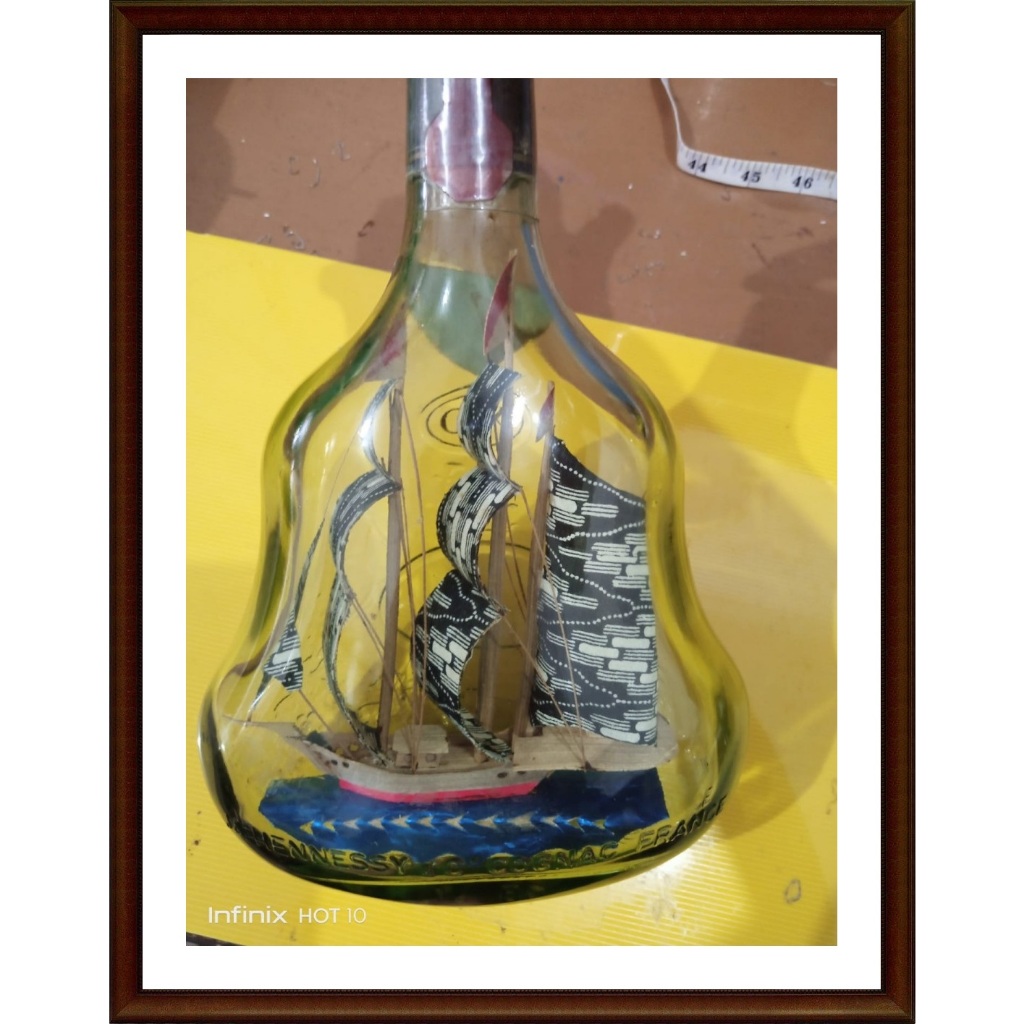 Miniatur Kapal dalam Botol XO