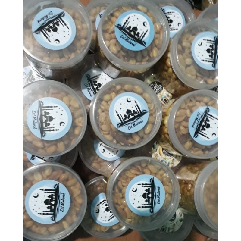 

kacang bawang putih, kacang bawang gurih renyah, kacang bawang goreng toples ukuran 600 ml