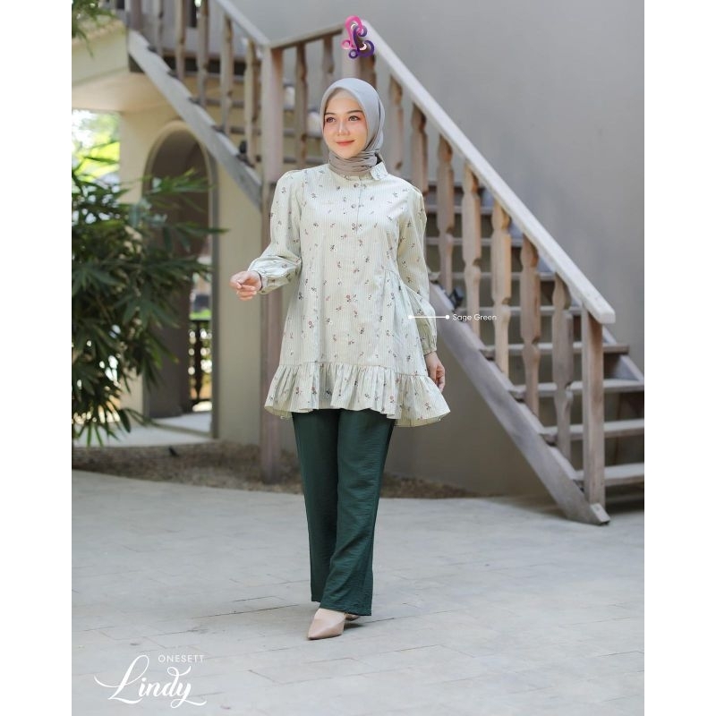 One Set Lindy Lina Livia