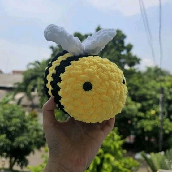 bee amigurumi