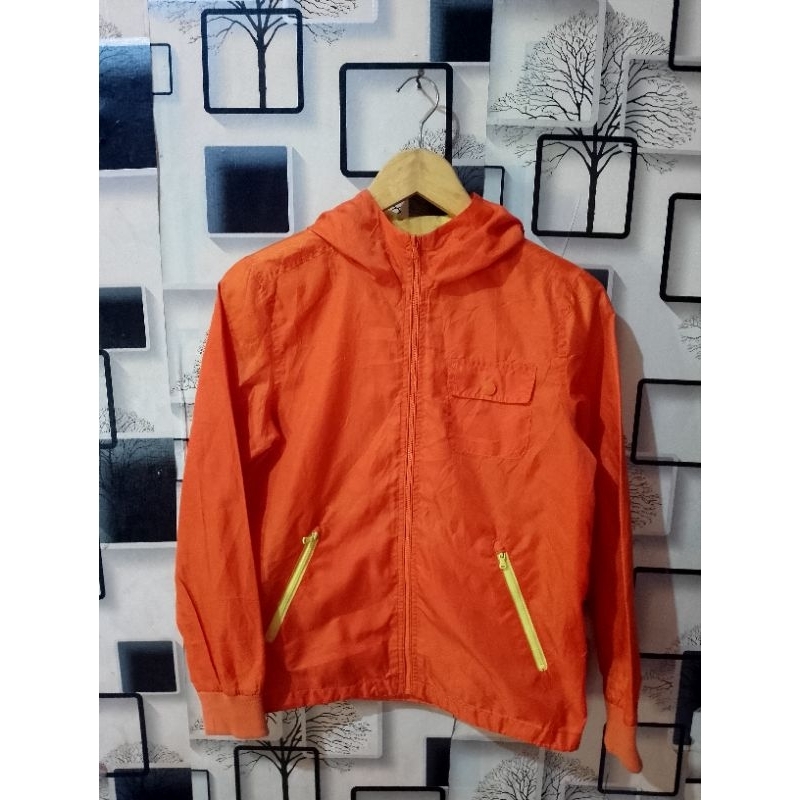 jaket running sittle Benetton