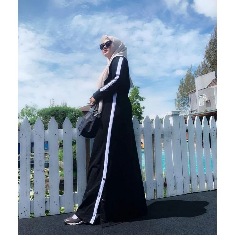 Gamis kaos kombec 24s tebal bahan adem tidak buluan pake lis di tangan lis di bagian pinggir ada kac