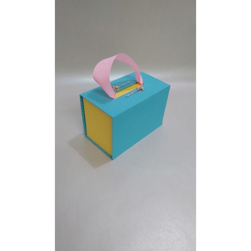 

Hardbox magnet tali pita box cantik tosca