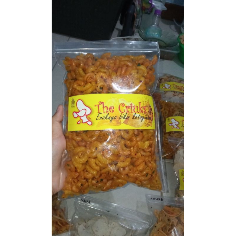 

Makaroni pedas daun jeruk kemasan plastik/makaroni kriuk/makaroni terlaris/makaroni renyah/makaroni pedas/makaroni ori