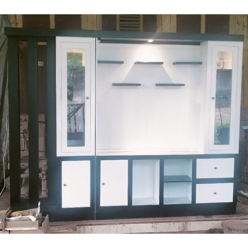 bufet tv penyekat ruangan pisah dua muka 2.5meter x 2 meter finishing kombinasi hitam putih glossy