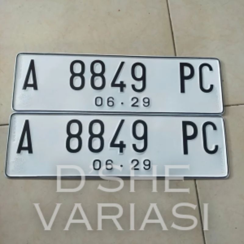 Plat Nomor Mobil Dasar Putih Font Lama Cutting Stiker rapih