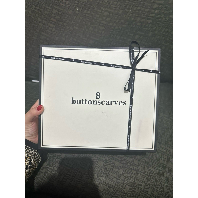 Alva Sling Bag Buttonscarves