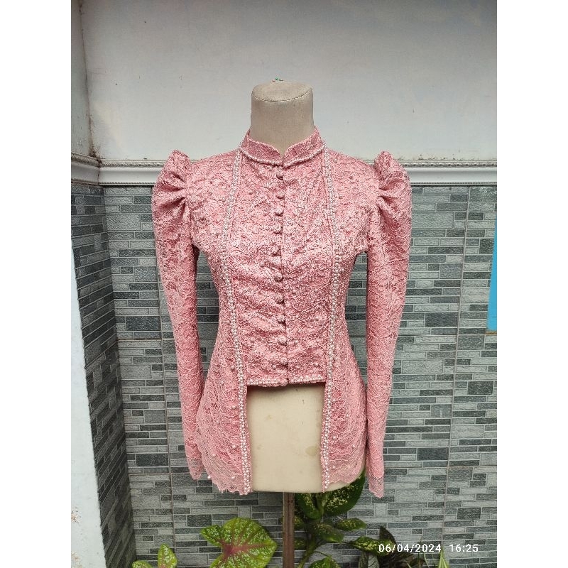 Kebaya wisuda brokat mix mutiara ROSE GOLD sudah berfuring