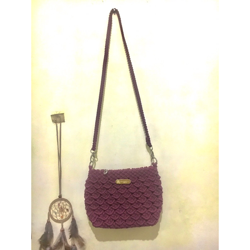 preloved tas selempang hand made rajut burgundy
