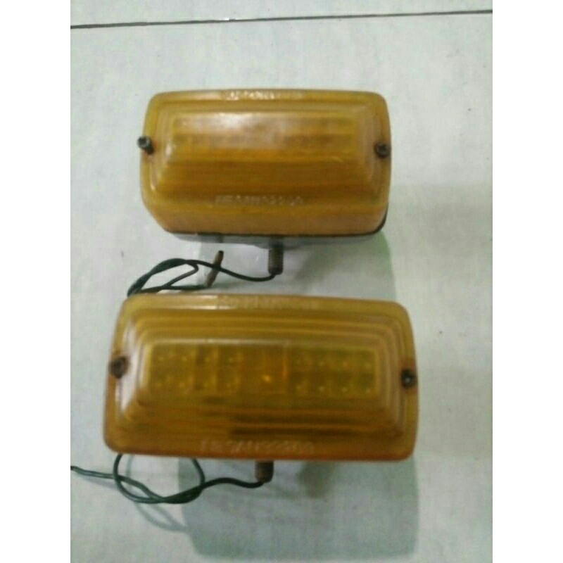 sepasang lampu sen depan yamaha v75 original bekas ready