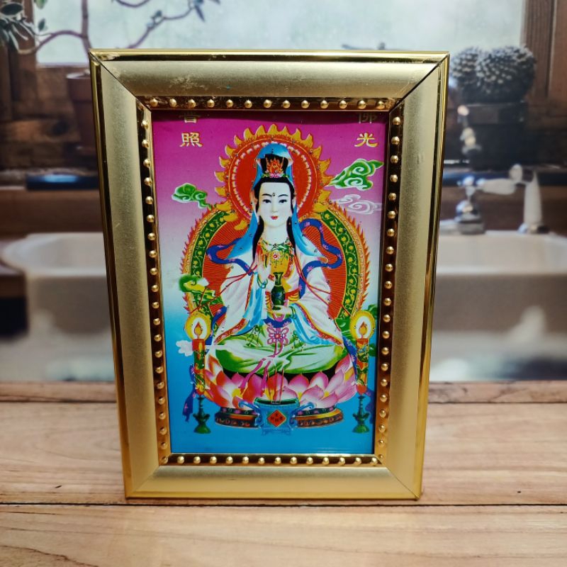 Bingkai Emas Dewi Kwam im / Avalokitesvara Lighting Meja Altar Sembahyang Bercahaya