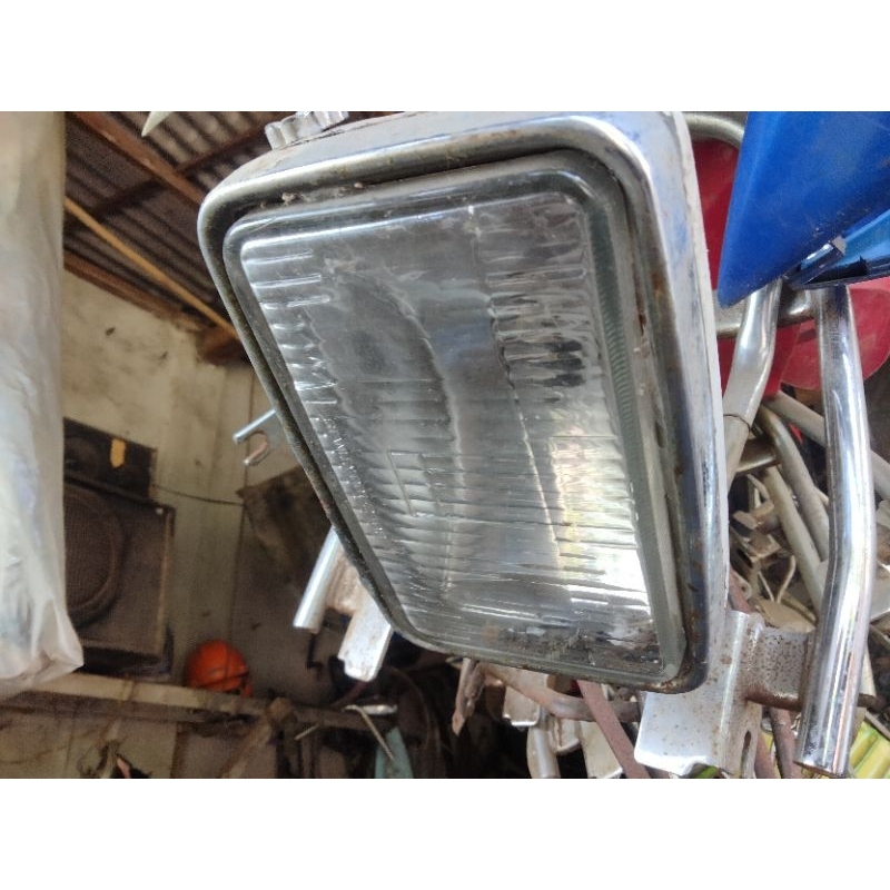 batok lampu depan Suzuki trs118