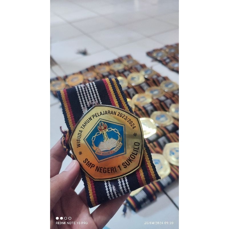 SAMIR WISUDA KALUNG WISUDA GORDON WISUDA TENUN ETNIK KUNINGAN RESIN BY MISETHNIC