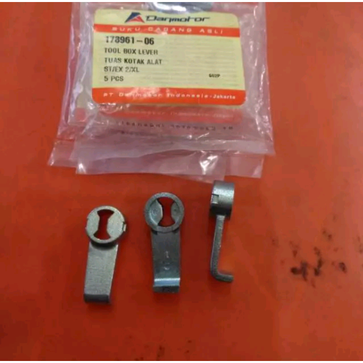 pengait kunci laci vespa excel px merk DANMOTOR