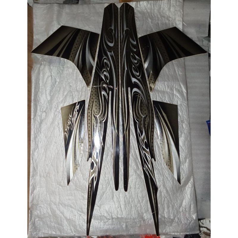 Striping stiker body kanan kiri full set VegaZR 2011 warna hitam coklat Original