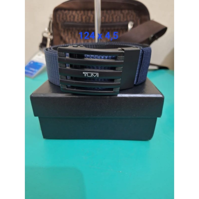 Tali pinggang tumi Biru navy bonus tas pinggang major league baseball limited edition 
Biru dongker