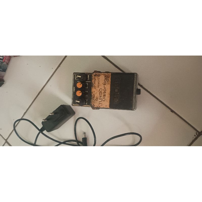 efek gitar boss turbo distortion