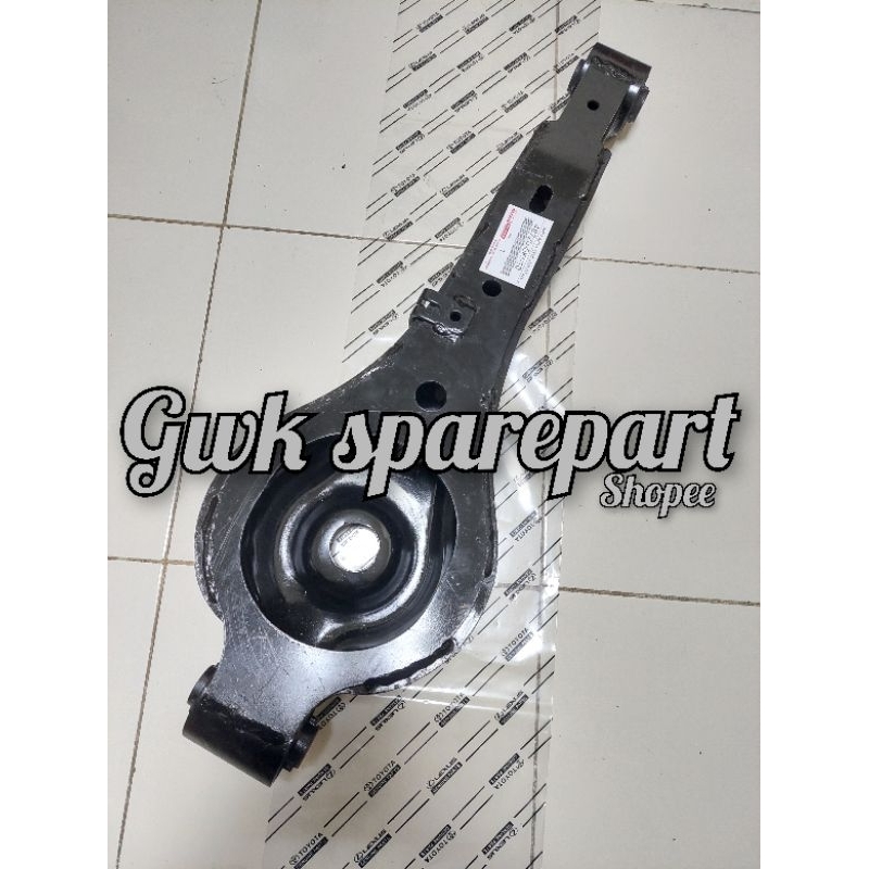 Lower arm sayap belakang Toyota Innova Reborn Ori