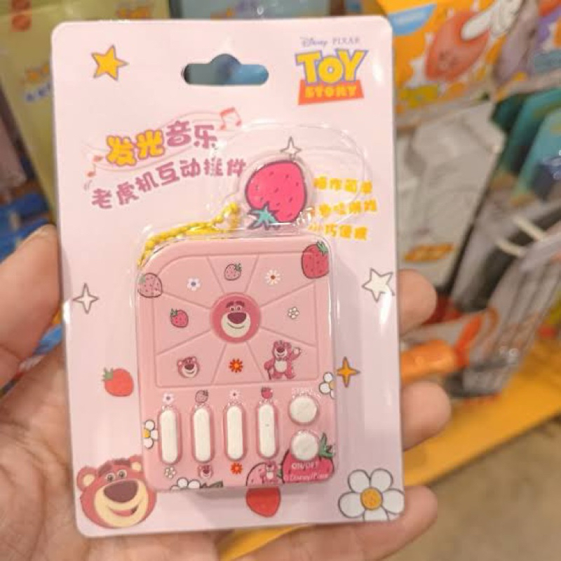 Gantungan Kunci Miniso Bali Mini Pocket Game Machine Keychain Miniso Gantungan Kunci Lotso Gantungan