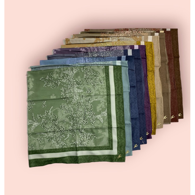 HIJAB SEGI EMPAT MOTIF AZZARA OSKARA