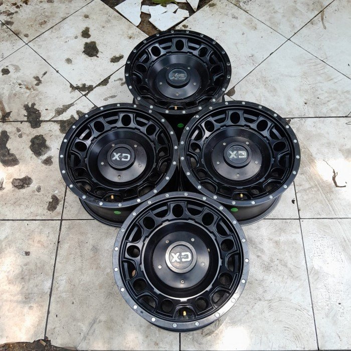 Velg Mobil Bekas Hilux Panther Everest KMC(HSR) R15