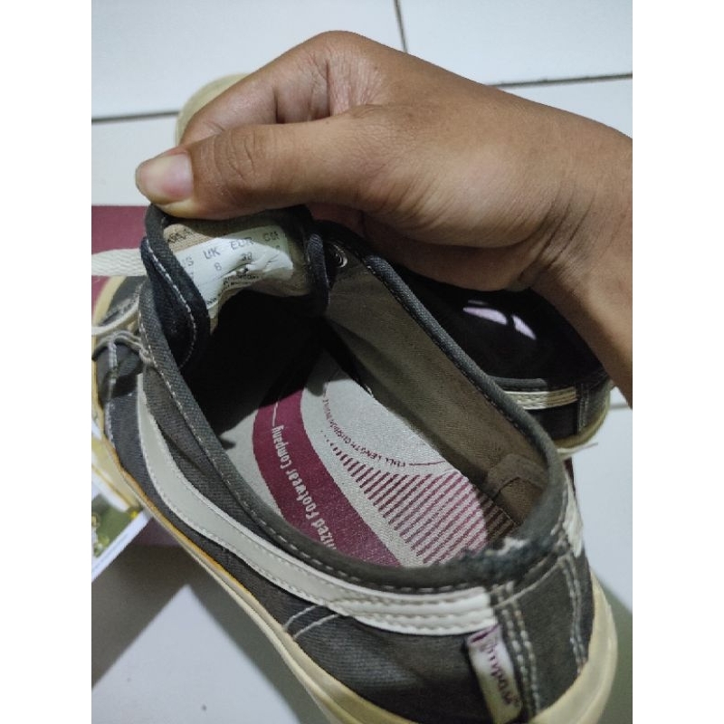Sepatu compass gazelle low ( second )