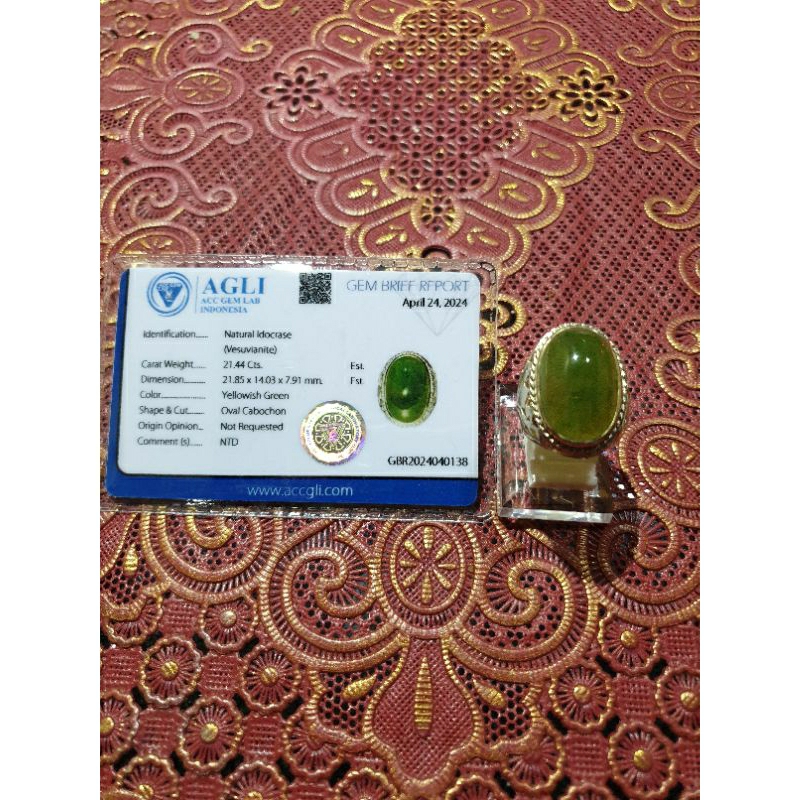 BATU IDOCRASE SUNGAI DAREH EMERALD HQ FULL TOTOL
