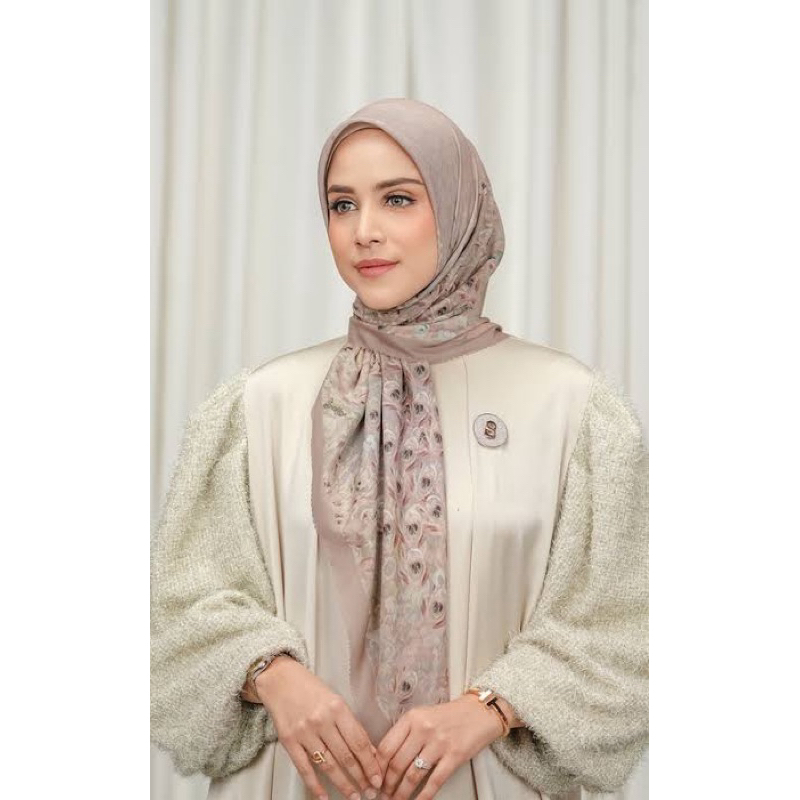 Ederra Series 2 Buttonscarves (Milky)