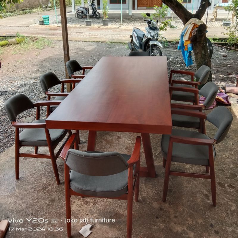 set meja makan jati kursi 8
