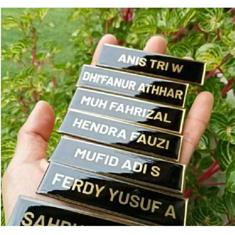 

Nametag aklirick Gold Peniti 2x8