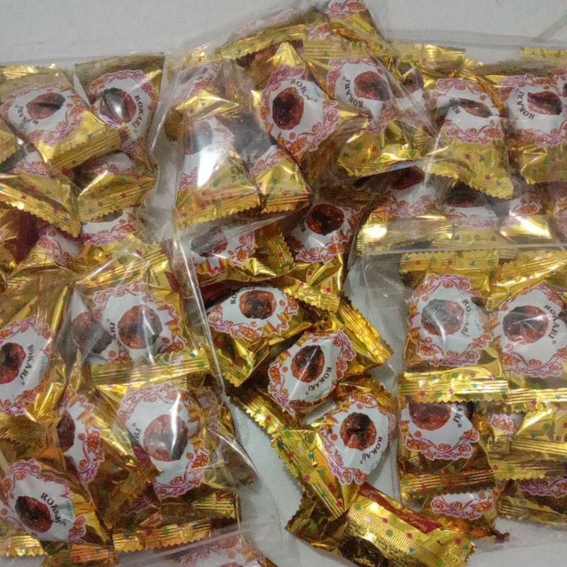 

Rokari wafer bulat coklat dengan kacang berat 70 gram isi 10 pics